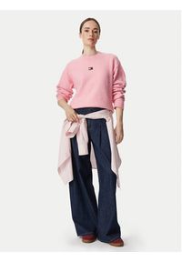 Tommy Jeans Sweter Fluffy Badge DW0DW23831 Różowy jasny Regular Fit. Kolor: różowy. Materiał: syntetyk #2