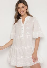 Born2be - Biała Bawełniana Sukienka z Haftowanej Tkaniny o Koszulowym Kroju z Falbanami Filidwena. Okazja: na co dzień. Typ kołnierza: kołnierzyk klasyczny. Kolor: biały. Materiał: tkanina, bawełna. Wzór: haft. Typ sukienki: koszulowe. Styl: klasyczny, casual, elegancki, boho #3