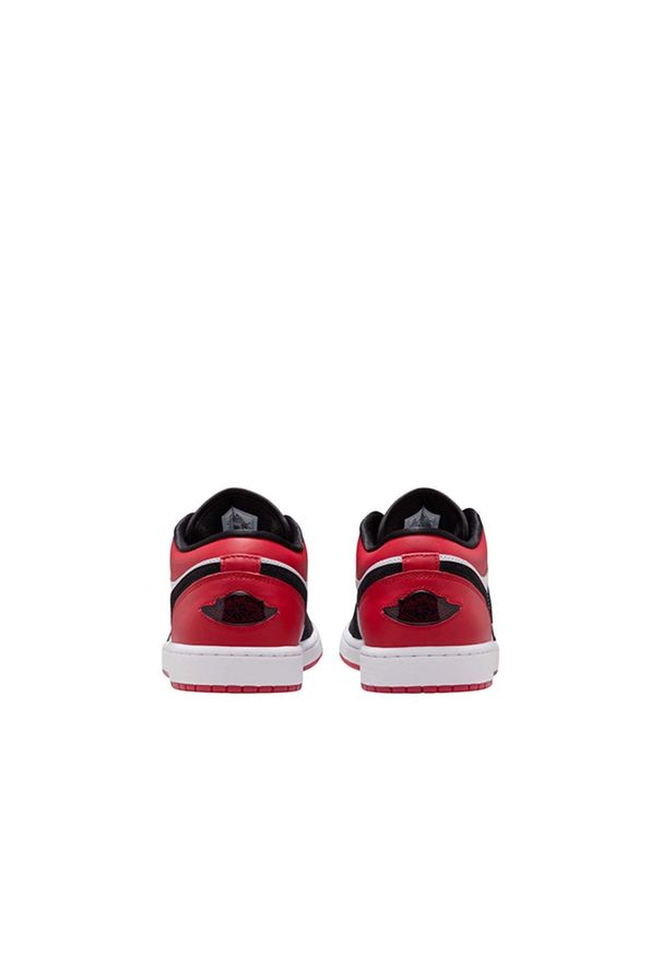 Nike Air Jordan 1 Low SE "Black Toe" Sneakersy męskie. Kolor: czarny. Materiał: materiał, syntetyk, guma, skóra. Szerokość cholewki: normalna. Sezon: lato. Model: Nike Air Jordan