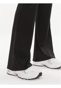 Gina Tricot Spodnie materiałowe 21671 Czarny Flare Fit. Kolor: czarny. Materiał: bawełna #4