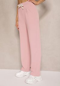 Renee - Różowe Spodnie High Waist z Prostą Nogawką i Gumką w Pasie Fadesa. Okazja: na co dzień. Stan: podwyższony. Kolor: różowy. Styl: casual #4