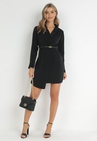 Born2be - Czarna Sukienka Tryphala. Typ kołnierza: dekolt w kształcie V. Kolor: czarny. Materiał: tkanina. Długość rękawa: długi rękaw. Wzór: gładki, jednolity, aplikacja. Typ sukienki: kopertowe. Styl: klasyczny. Długość: mini #3