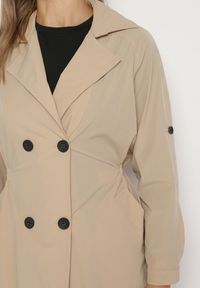Born2be - Beżowy Dwurzędowy Płaszcz z Bawełną i Regulowanymi Rękawami Ściągany z Tyłu Paskiem Mevalina. Okazja: do pracy. Kolor: beżowy. Materiał: bawełna. Styl: elegancki, klasyczny #2