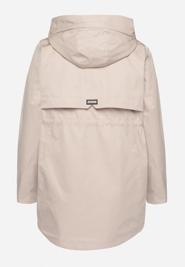 Born2be - Beżowa Kurtka Parka z Kapturem i Kieszeniami Eradilla. Okazja: na spacer, na co dzień. Typ kołnierza: kaptur. Kolekcja: plus size. Kolor: beżowy. Długość rękawa: długi rękaw. Długość: długie. Wzór: aplikacja. Styl: elegancki, casual, klasyczny