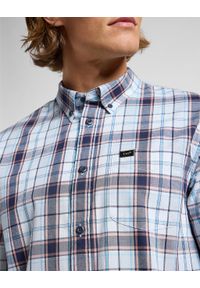 Lee - LEE MĘSKA KOSZULA LEE LEE BUTTON DOWN AURORA SEPIA PLAID 112363687. Typ kołnierza: button down. Kolor: brązowy #3