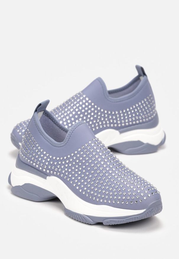 Born2be - Niebieskie Buty Sportowe w Cyrkonie na Grubej Podeszwie Coneta. Kolor: niebieski. Wzór: aplikacja