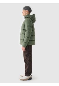 4f - 4F Kurtka zimowa puchowa z naturalnym wypełnieniem męska - oliwkowa/khaki XXL. Okazja: na co dzień. Typ kołnierza: kaptur. Kolor: brązowy, wielokolorowy, oliwkowy. Materiał: puch. Sezon: zima. Styl: klasyczny, sportowy, casual