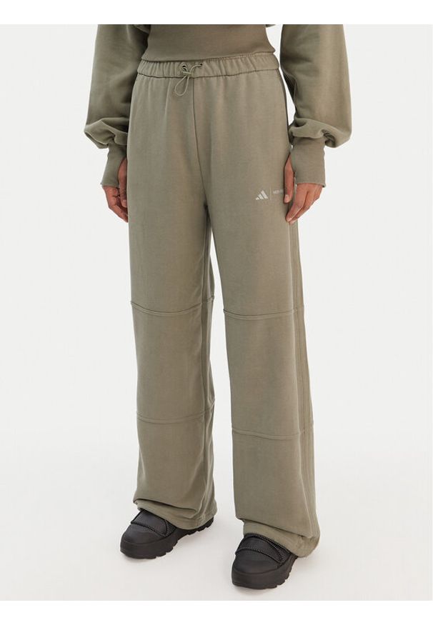 Adidas - adidas Spodnie dresowe JM1099 Zielony Regular Fit. Kolor: zielony. Materiał: bawełna