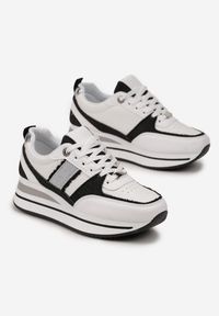 Born2be - Biało-Czarne Sneakersy na Grubej Podeszwie z Materiałowymi Wstawkami i Brokatem Omifa. Kolor: biały. Materiał: materiał. Wzór: aplikacja #3