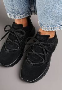 Born2be - Czarne Sneakersy z Naturalnego Zamszu ze Skórzaną Wkładką Dolittea. Okazja: na co dzień, na spacer. Kolor: czarny. Materiał: zamsz, skóra. Wzór: aplikacja. Sport: turystyka piesza #5