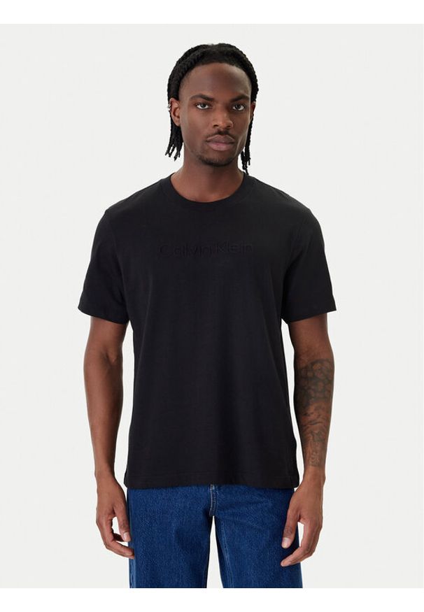 Calvin Klein T-Shirt LV04LF811G Czarny Regular Fit. Kolor: czarny. Materiał: bawełna
