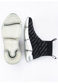 Sneakersy damskie czarne Karl Lagerfeld QUADRA Repeat Logo Knit Boot. Okazja: do pracy, na spacer, na co dzień. Kolor: czarny. Sport: turystyka piesza #3