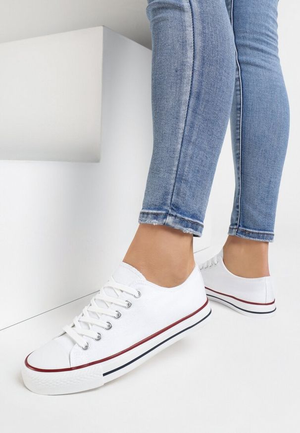Born2be - Białe Trampki Tyrell. Okazja: na co dzień. Nosek buta: okrągły. Zapięcie: sznurówki. Kolor: biały. Materiał: materiał. Styl: casual, sportowy