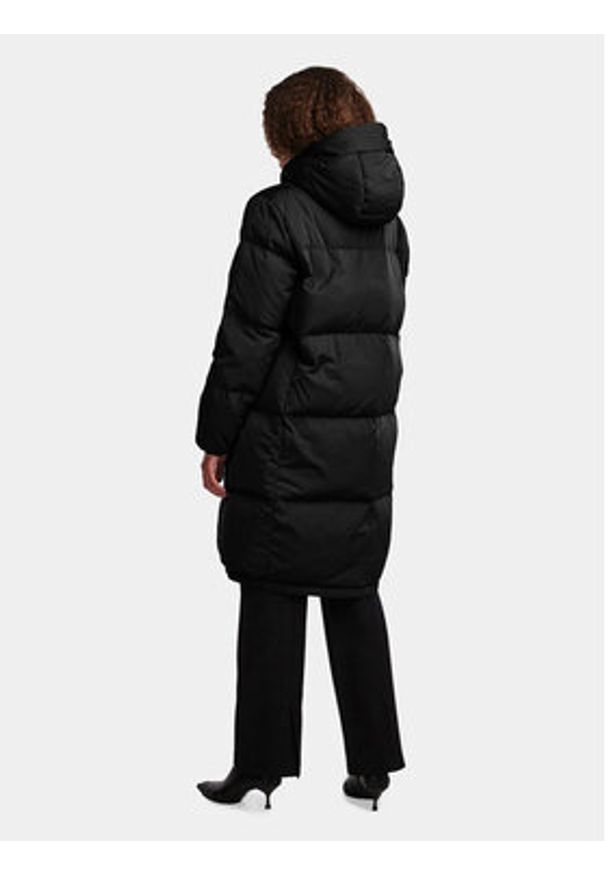 YAS Kurtka puchowa 26031874 Czarny Regular Fit. Kolor: czarny. Materiał: syntetyk