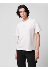 outhorn - T-shirt o kroju boxy z nadrukiem damski - złamana biel. Materiał: materiał, bawełna, dzianina. Wzór: nadruk #2