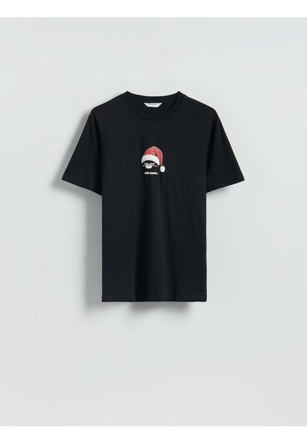 Reserved - T-shirt regular ze świątecznym nadrukiem - czarny. Kolor: czarny. Materiał: dzianina, bawełna. Wzór: nadruk. Styl: wizytowy