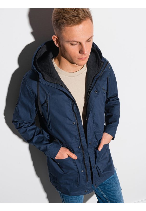 Niebieska kurtka Ombre Clothing na wiosnę