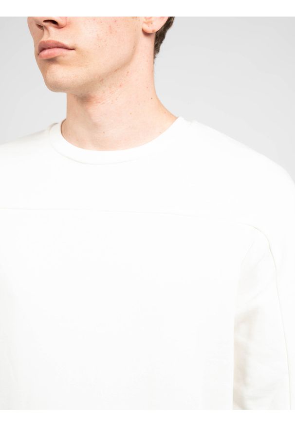 Antony Morato Bluza | MMFL00514 FA150098 | | Mężczyzna | Kremowy. Okazja: na co dzień. Kolor: kremowy. Materiał: poliester, bawełna. Wzór: aplikacja. Styl: casual