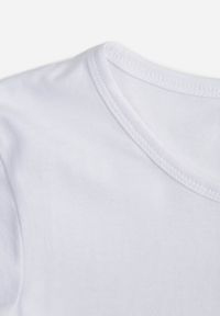 Born2be - Biały Klasyczny Bawełniany T-shirt Zeiola. Okazja: na co dzień. Kolor: biały. Materiał: bawełna. Styl: klasyczny #5