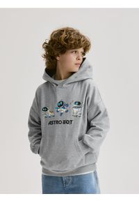 Reserved - Bluza z kapturem Astro Bot - jasnoszary. Typ kołnierza: kaptur. Kolor: szary. Materiał: dzianina, bawełna #1
