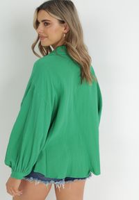 Born2be - Zielona Bawełniana Koszula Oversize z Szerokimi Rękawami Melillia. Okazja: na co dzień. Kolor: zielony. Materiał: bawełna. Styl: casual #4
