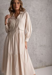 Renee - Beżowa Rozkloszowana Sukienka Koszulowa z Bawełny i Wiskozy Zdobiona Klapami Gleta. Okazja: na co dzień. Kolor: beżowy. Materiał: wiskoza, bawełna. Wzór: aplikacja. Typ sukienki: koszulowe. Styl: casual, elegancki #1