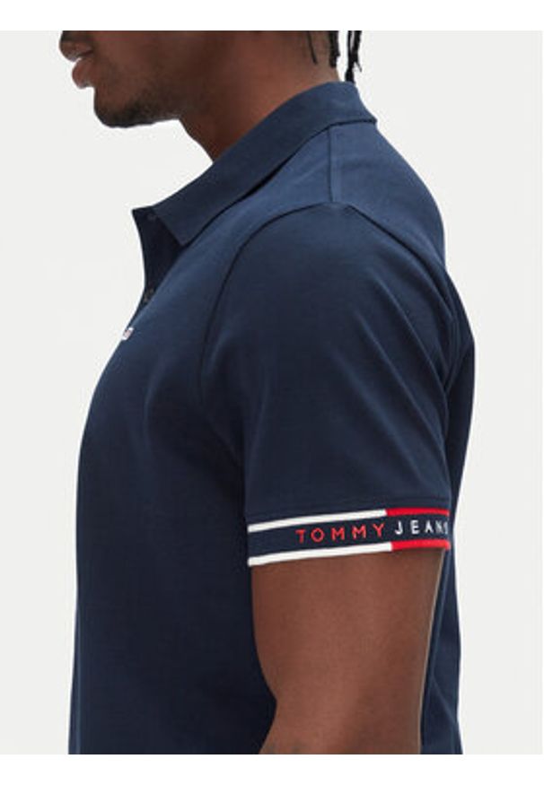 Tommy Jeans Polo Flag Cuff DM0DM21306 Granatowy Slim Fit. Typ kołnierza: polo. Kolor: niebieski. Materiał: bawełna