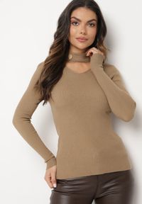 Born2be - Jasnobeżowy Sweter z Golfem z Ozdobnym Wycięciem Essine. Typ kołnierza: golf. Kolor: beżowy. Materiał: materiał. Sezon: zima