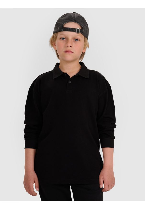 4f - 4F Longsleeve polo regular chłopięcy - czarny 134 (8-9 lat). Okazja: na co dzień. Typ kołnierza: polo. Kolor: czarny. Długość: długie. Wzór: ze splotem, gładki. Materiał: jersey, bawełna, materiał. Długość rękawa: długi rękaw. Sezon: lato. Styl: sportowy, klasyczny, elegancki, casual