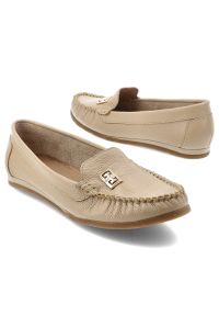 Mokasyny damskie Armodo, cholewka ze skóry naturalnej konstrukcja z dekoracyjną aplikacją miękka forma niska elastyczna podeszwa zapewniająca komfort. Okazja: na co dzień. Kolor: beżowy. Materiał: skóra. Szerokość cholewki: normalna. Wzór: aplikacja. Styl: casual #5