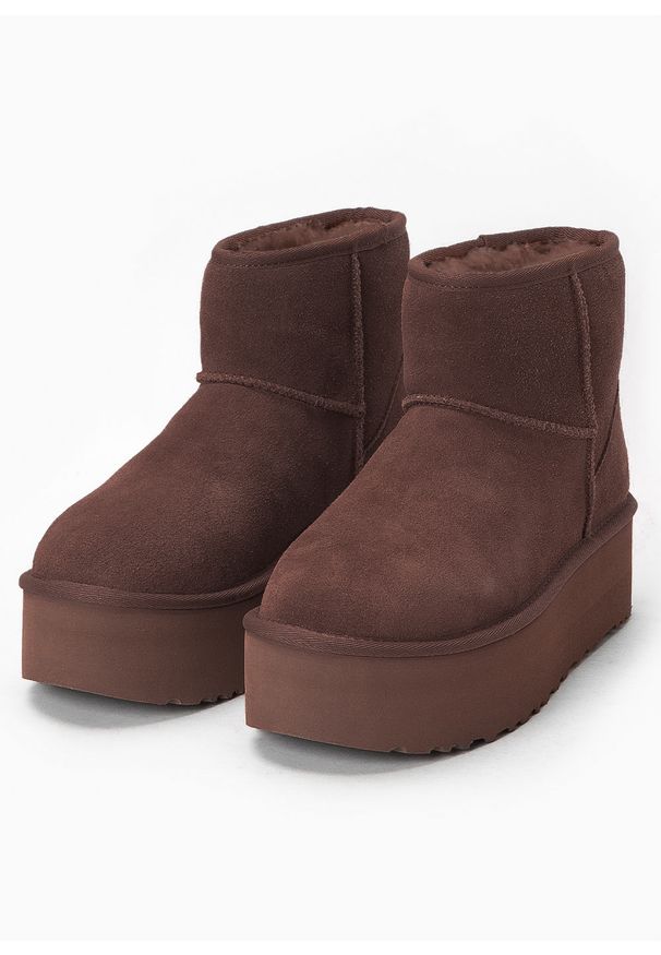 Ugg - Buty zimowe damskie brązowe UGG W CLASSIC MINI PLATFORM. Kolor: brązowy. Materiał: skóra, wełna, zamsz, poliester, lyocell. Szerokość cholewki: normalna. Wzór: aplikacja. Sezon: zima. Obcas: na platformie