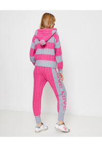 LOVE SHACK FANCY - Różowy sweter Tirzah. Okazja: na co dzień. Kolor: szary. Materiał: wełna. Wzór: aplikacja, napisy, kolorowy. Sezon: wiosna. Styl: klasyczny, casual #5