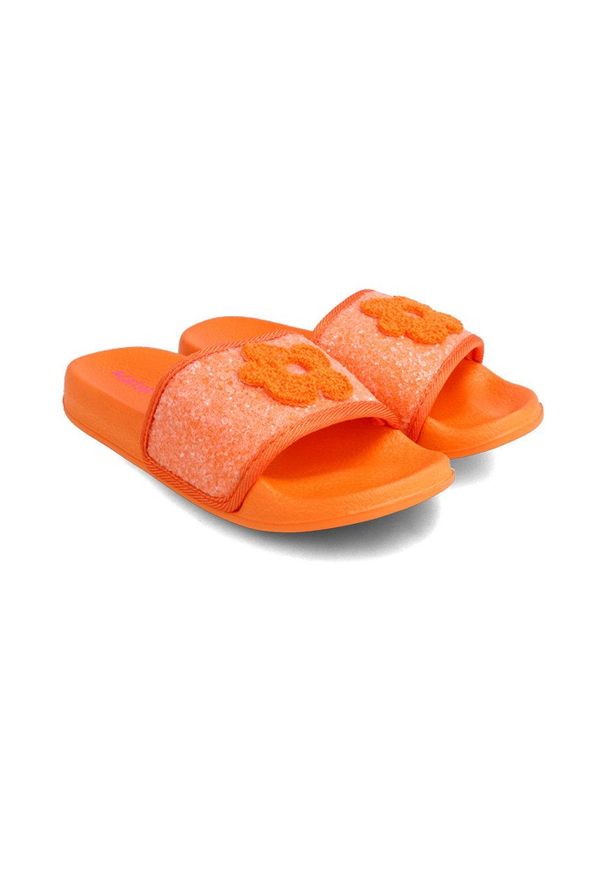Agatha Ruiz de la Prada klapki dziecięce kolor pomarańczowy. Kolor: pomarańczowy. Materiał: materiał. Wzór: gładki