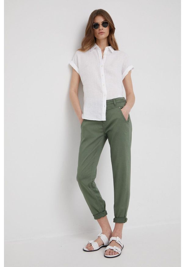 Pepe Jeans spodnie CAREY damskie kolor zielony dopasowane medium waist. Kolor: zielony. Materiał: tkanina