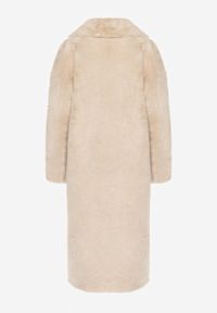 Born2be - Beżowy Futrzany Płaszcz Jednorzędowy z Kieszeniami Zapinany na Guziki Parilda. Okazja: na co dzień. Kolor: beżowy. Materiał: futro. Sezon: zima. Styl: casual, elegancki #6