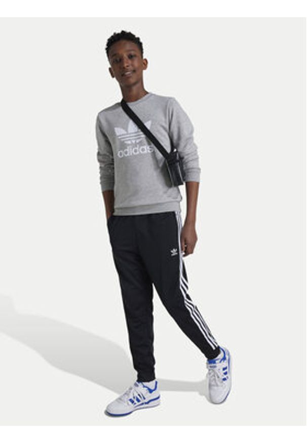 Adidas - adidas Spodnie dresowe adicolor SST IX7630 Czarny Regular Fit. Kolor: czarny. Materiał: syntetyk