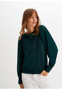 bonprix - Sweter z cienkiej dzianiny z lejącej mieszanki wiskozy. Kolor: zielony. Materiał: dzianina, wiskoza #1