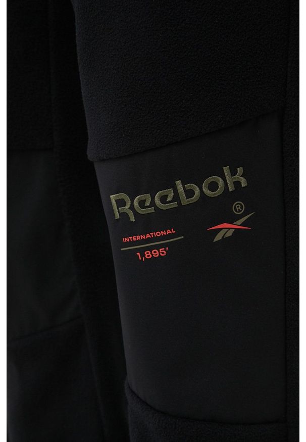 Reebok Classic spodnie męskie kolor czarny proste. Kolor: czarny. Materiał: poliester. Wzór: aplikacja