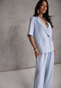 Renee - Jasnoniebieski Komplet Garniturowy Marynarka z Krótkim Rękawem i Spodnie Wide Leg Coramara. Kolor: niebieski. Wzór: aplikacja #1