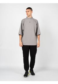 Yeezy Gap Engineered by Balenciaga - Yeezy Gap Engineered By Balenciaga T-Shirt "Logo" | 719614 TMVQ2 | Mężczyzna | Szary. Kolor: szary. Materiał: bawełna. Wzór: nadruk