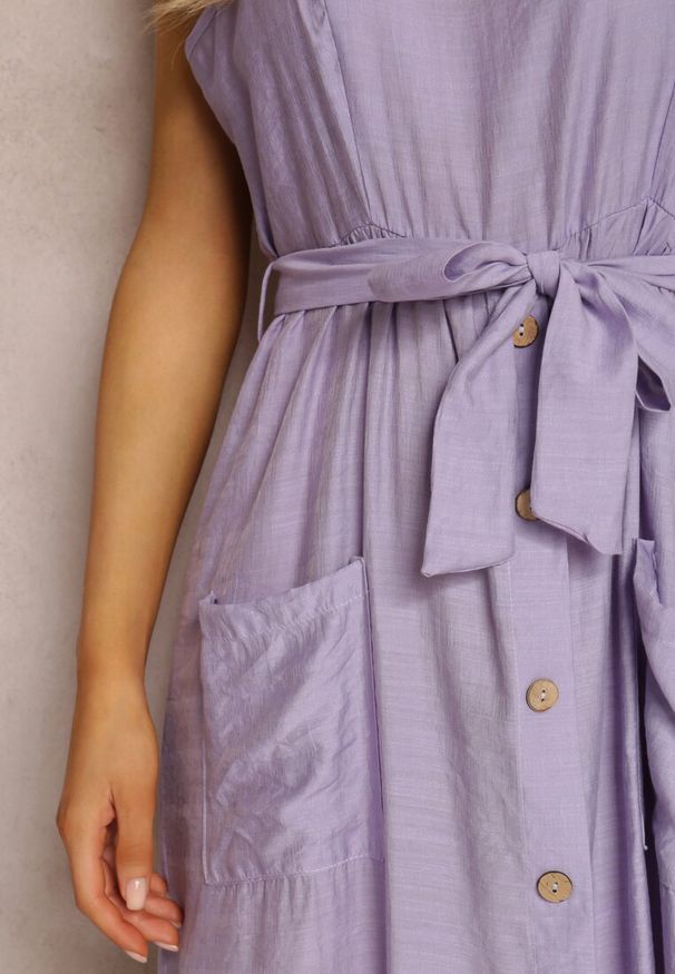Renee - Fioletowa Sukienka Hami. Kolor: fioletowy. Materiał: materiał. Długość rękawa: na ramiączkach. Wzór: aplikacja, gładki, jednolity. Styl: elegancki. Długość: midi