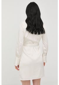 Guess sukienka kolor biały mini rozkloszowana. Kolor: biały. Materiał: tkanina. Typ sukienki: rozkloszowane. Długość: mini #5