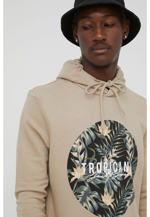 Jack & Jones bluza męska kolor beżowy z kapturem z nadrukiem. Typ kołnierza: kaptur. Kolor: beżowy. Wzór: nadruk