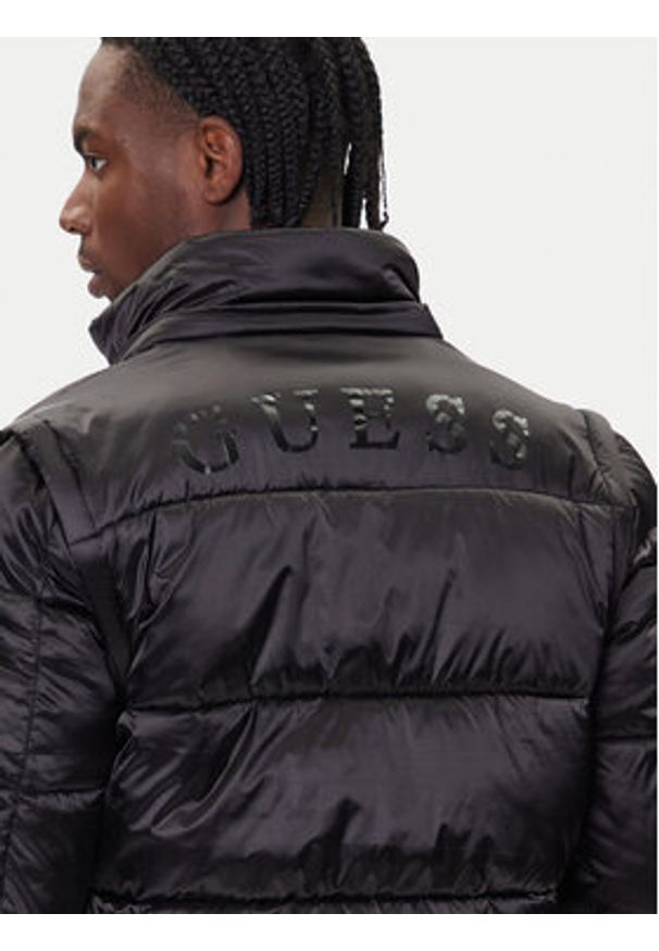 Guess Kurtka zimowa M5BL2L WGZF2 Czarny Regular Fit. Kolor: czarny. Materiał: syntetyk. Sezon: zima