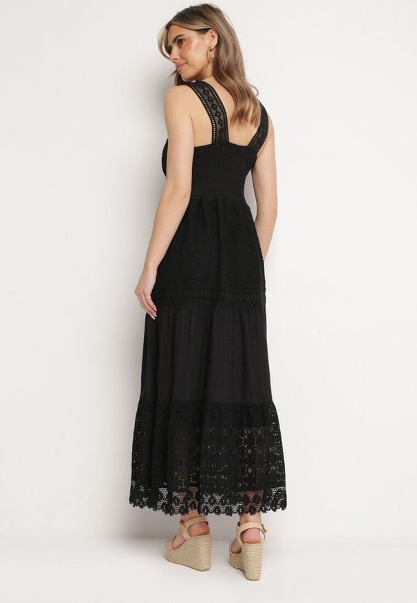 Born2be - Czarna Koronkowa Sukienka na Szerokich Ramiączkach z Falbanką Disella. Okazja: na spacer. Kolor: czarny. Materiał: koronka. Długość rękawa: na ramiączkach. Styl: elegancki