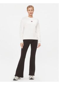 Tommy Jeans Bluza Badge DW0DW17325 Biały Boxy Fit. Kolor: biały. Materiał: bawełna #4