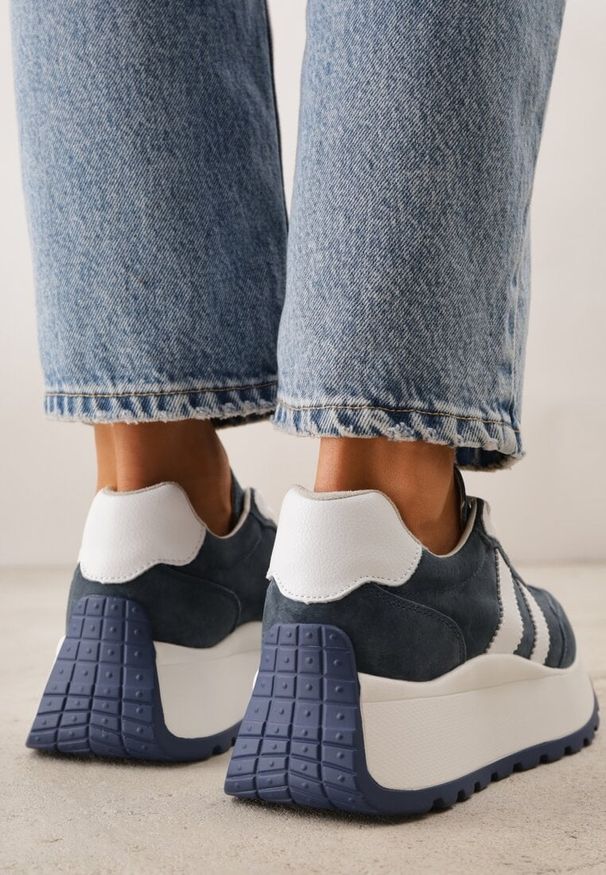 Renee - Granatowe Sneakersy ze Skóry Naturalnej na Platformie Cezella. Okazja: na co dzień. Kolor: niebieski. Materiał: skóra. Obcas: na platformie