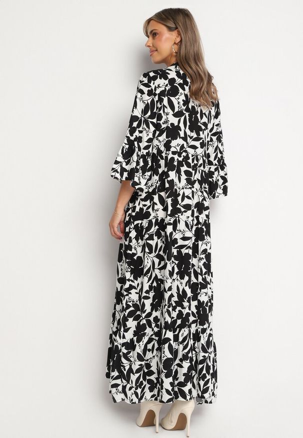 Born2be - Czarno-Biała Długa Sukienka z Abstrakcyjnym Wzorem i Rękawami 3/4 Thalorias. Kolor: czarny. Długość: maxi