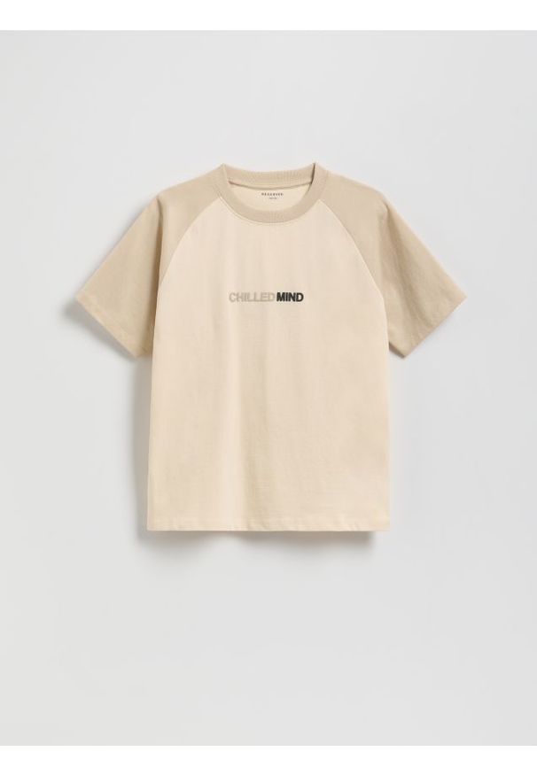 Reserved - T-shirt z nadrukiem - kremowy. Kolor: kremowy. Materiał: bawełna, dzianina. Wzór: nadruk