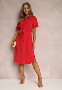 Renee - Czerwona Sukienka Malora. Kolekcja: plus size. Kolor: czerwony. Materiał: materiał. Długość rękawa: krótki rękaw. Typ sukienki: dla puszystych, koszulowe. Styl: elegancki. Długość: midi